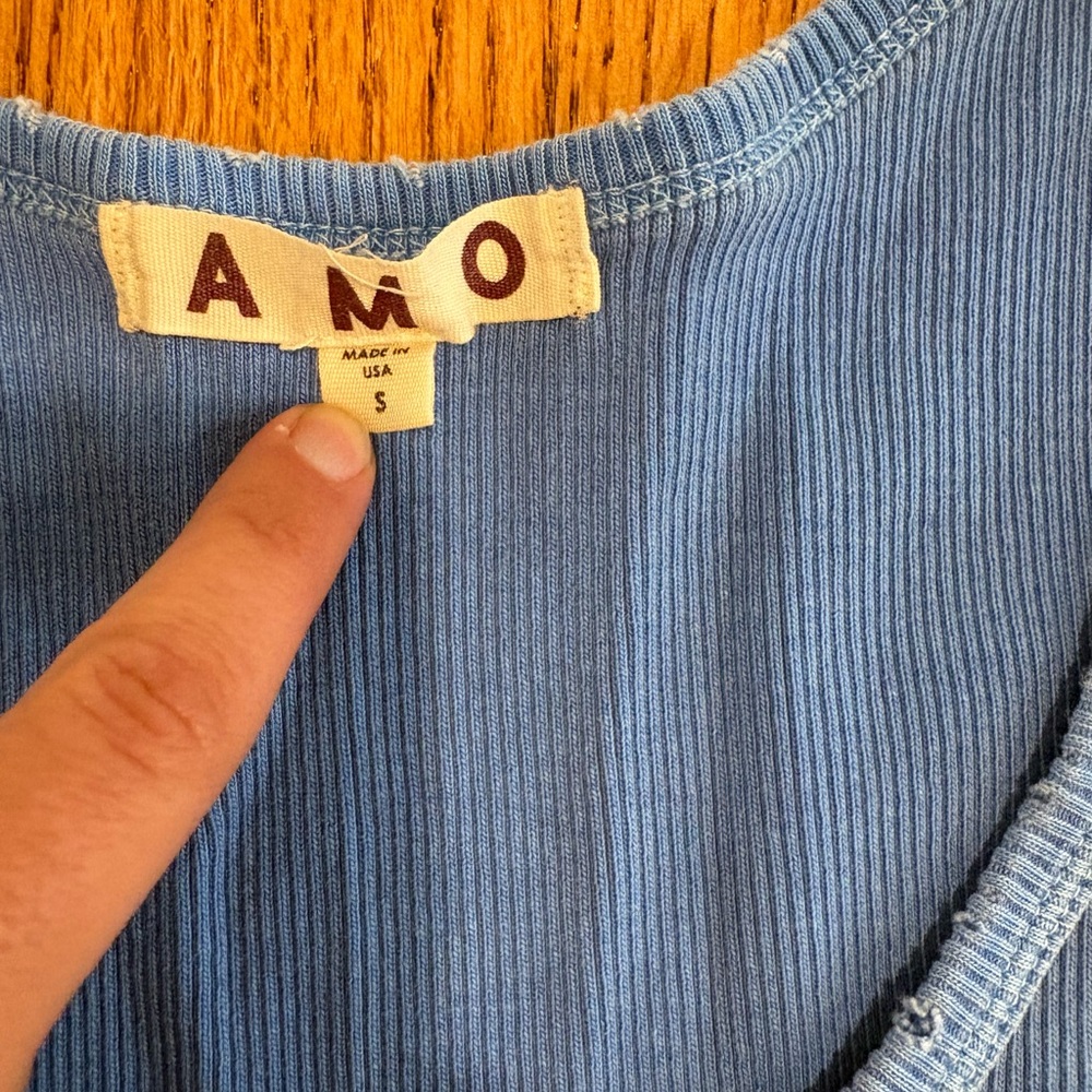 Amo Simple Crop Tank - Picture 2 of 3